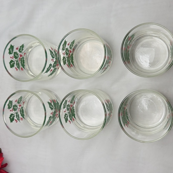 Indiana Holly Christmas Tumbler Glasses - Picture 2 of 11